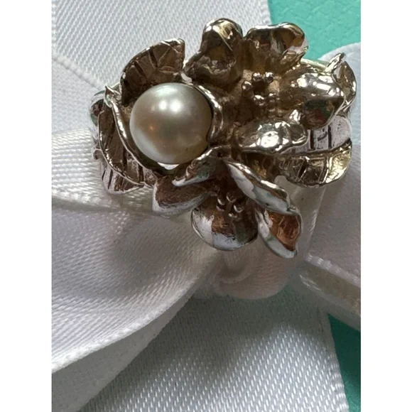 Hawthorn With Pearl Ring by Trollbeads.